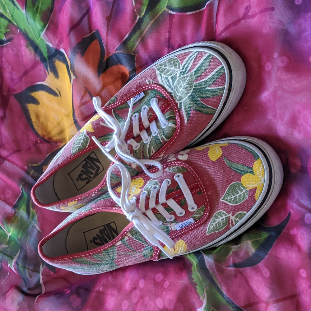 Vans Hawaiian Doran print sneakers size men's 8 or women's 9.5